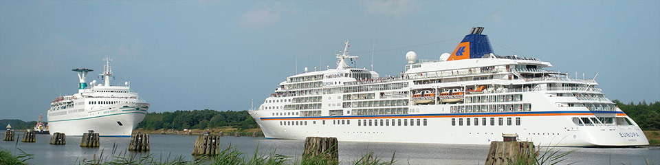 MS Europa im Nord-Ostsee-Kanal